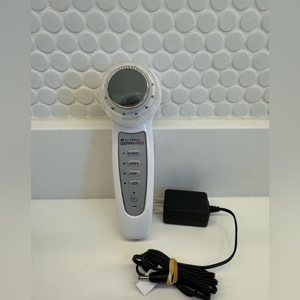 Le Mieux Derma Red facial device